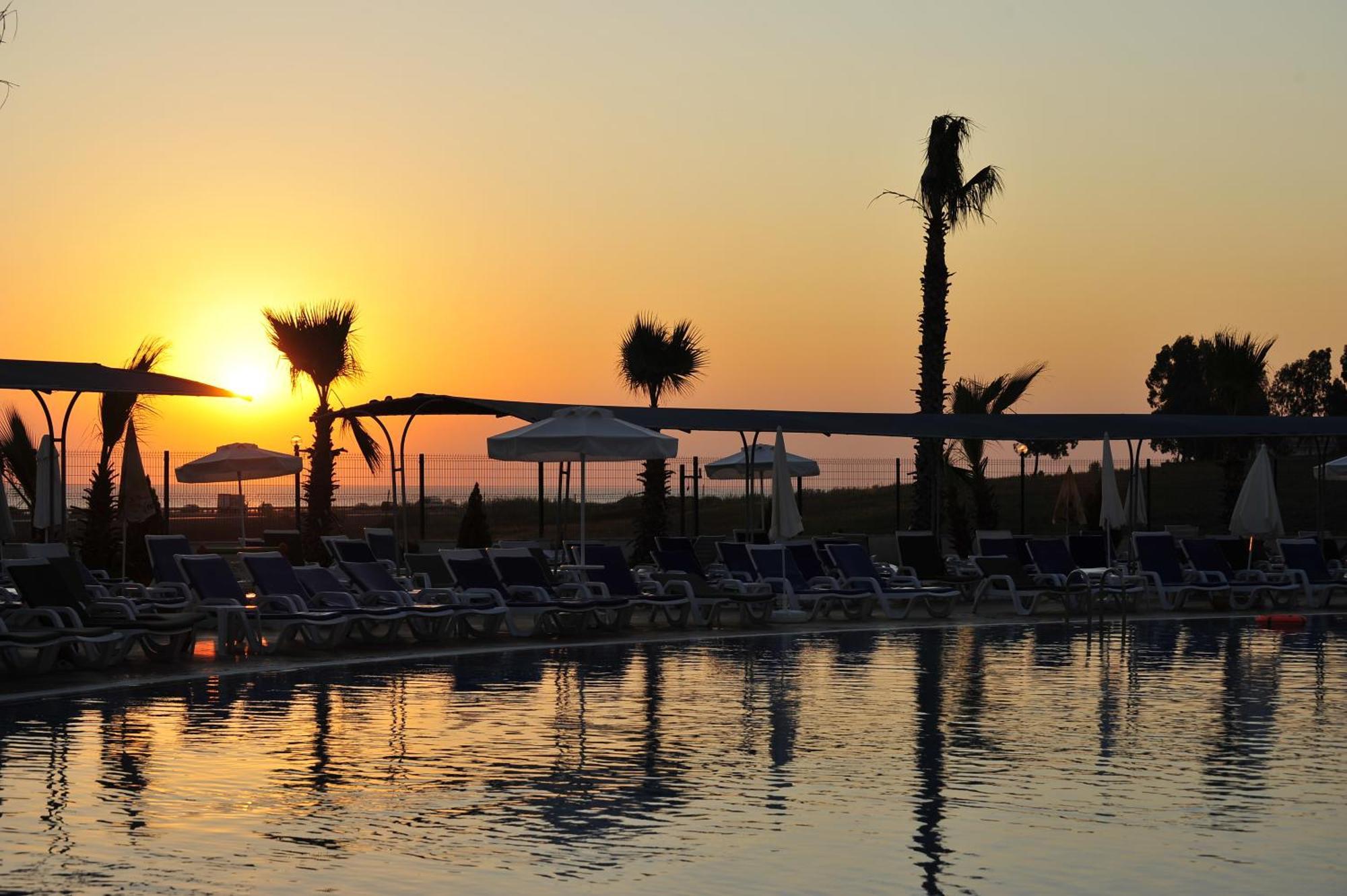 Cenger Beach Resort Spa Kızılot Exterior foto